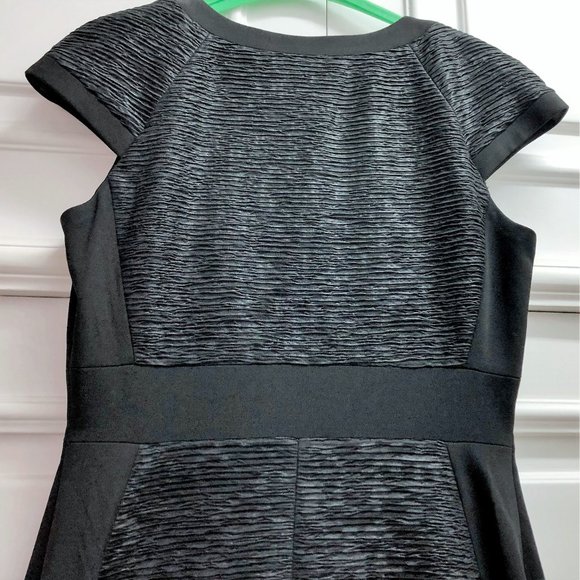 *JAX* Textured Zip-Front Cap-Sleeve Black Dress - Size 2 - Picture 4 of 15